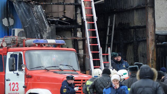 Последствия пожара на Качаловском рынке в Москве