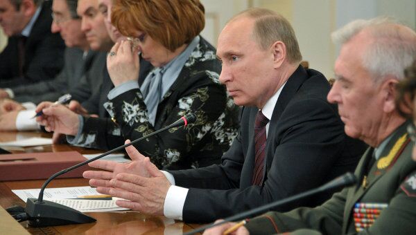 Премьер-министр РФ В.Путин встретился с членами координационного совета ОНФ