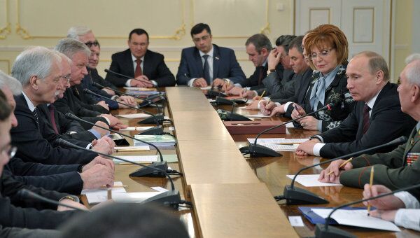 Премьер-министр РФ В.Путин встретился с членами координационного совета ОНФ