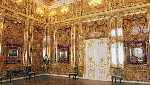 Восстановленная янтарная комната в Екатерининском дворце