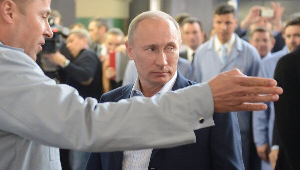 Премьер-министр РФ В.Путин участие в церемонии запуска серийного производства автомобиля Лада Ларгус на АвтоВАЗе
