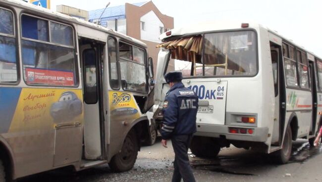 Два автобуса столкнулись в Горно-Алтайске