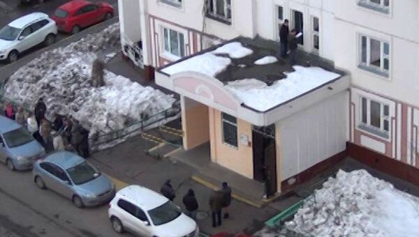 Тринадцатилетняя девочка выбросилась из окна московской многоэтажки