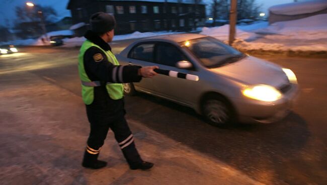 Работа сотрудников дорожно-патрульной службы ГИБДД