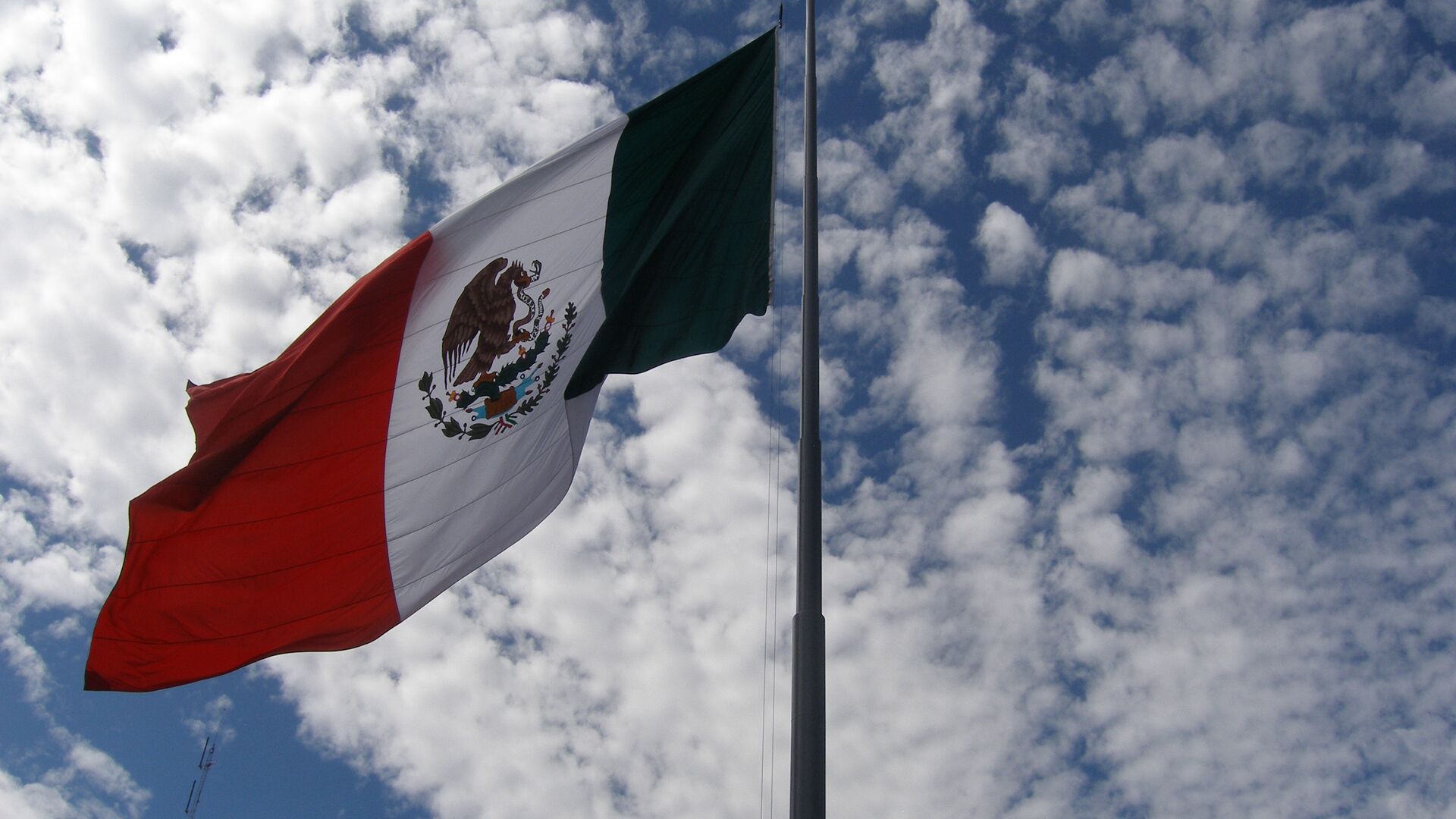 Флаг Мексики на центральной площади Мехико - РИА Новости, 1920, 18.05.2021