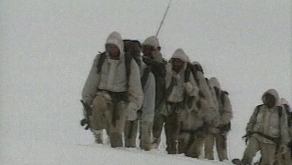 Спасатели ищут в Гималаях погребенных под снегом пакистанских солдат