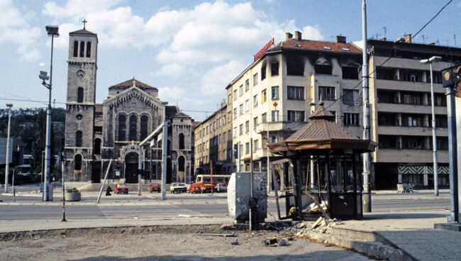 На улицах Сараево в период войны. Архив