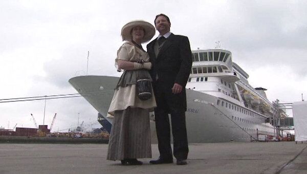 Сотни пассажиров отправились по следам Титаника на лайнере Балморал