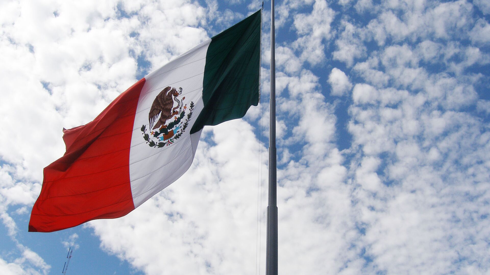 Флаг Мексики на центральной площади Мехико. Архивное фото - РИА Новости, 1920, 06.05.2022