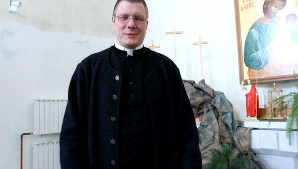 Богослужение и первое причастие: католическая пасха в Челябинске