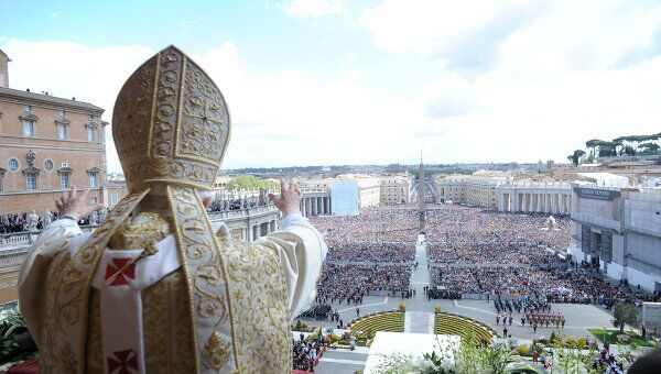 Папа Бенедикт XVI во время празднования Пасхи в Ватикане