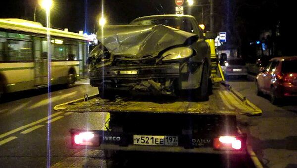 Chevrolet и Жигули лоб в лоб столкнулись на востоке Москвы 