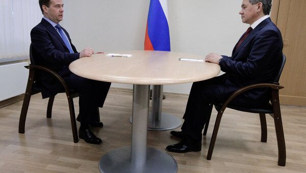 Встреча Дмитрия Медведева с Сергеем Шойгу в Троицке