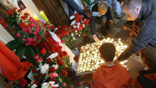 Поминальная месса по жертвам авиакатастрофы под Смоленском в Москве