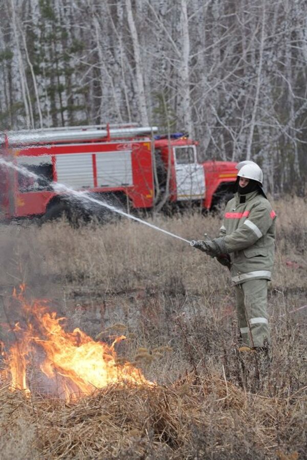 К лету готовы: в Омске прошли учения по ликвидации лесных пожаров
