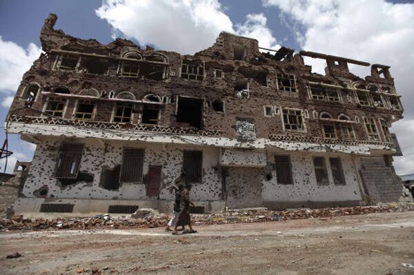 Разрушенное здание в городе Сана, Йемен