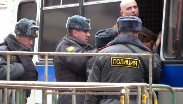 Полицейские догоняли и заталкивали в автозак участников акции Белая Дума