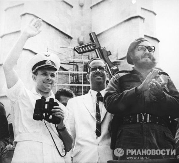 Ю.Гагарин, О. Дортикос и Ф. Кастро на празднике в Гаване
