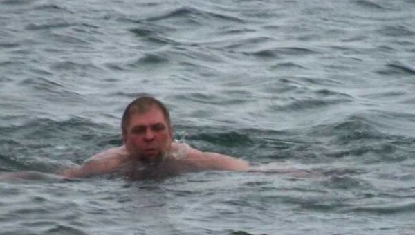 Директор WWF искупался в Баренцевом море при минусовой температуре 
