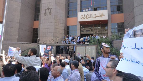 Демонстрация у суда в поддержку Абу Исмаила