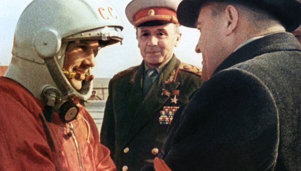 Академик С.Королев и Ю.Гагарин перед стартом