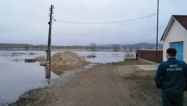 В Ютазинском районе в результате прохождения волны по реке Ик в н.п. Абсалямово в зону подтопления попали 18 домов