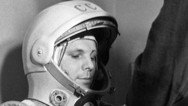 Космонавт Юрий Гагарин перед космическим стартом