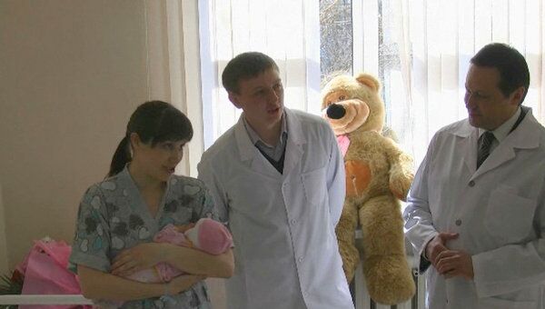 Миллионная жительница Красноярска Аня получила в подарок медведя 