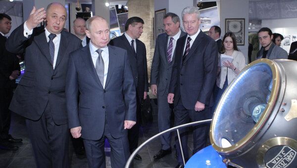 Премьер-министр РФ Владимир Путин в День космонавтики посетил Московский планетарий