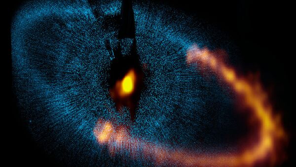 Комбинированное изображение пылевого кольца вокруг звезды Фомальгаут, составленное из фотографий Хаббла и обсерватории ALMA