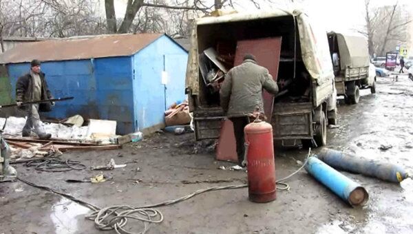 Ломать - не строить: на юге Москвы варварски снесли гаражи