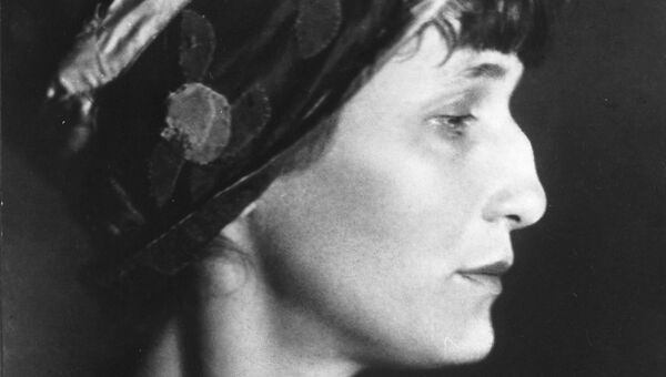 Поэтесса Анна Андреевна Ахматова в 1922 году. Фотография Моисея Наппельбаума.