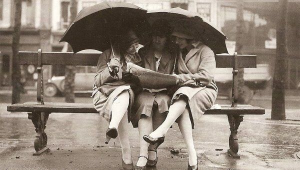 Девушки одетые по моде 1920-х годов