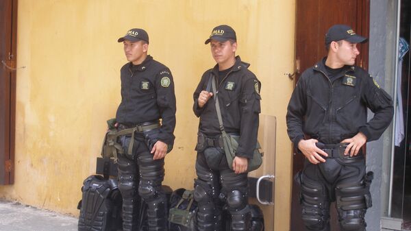 Полиция Колумбия патрулирует улицы Картахены. Архив