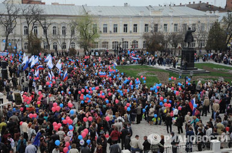 Митинг в поддержку избранного мэра Астрахани Михаила Столярова