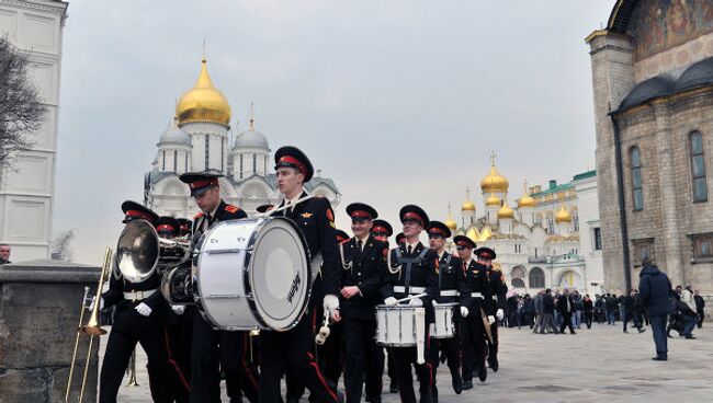 Церемония развода караулов Президентского полка. Архив