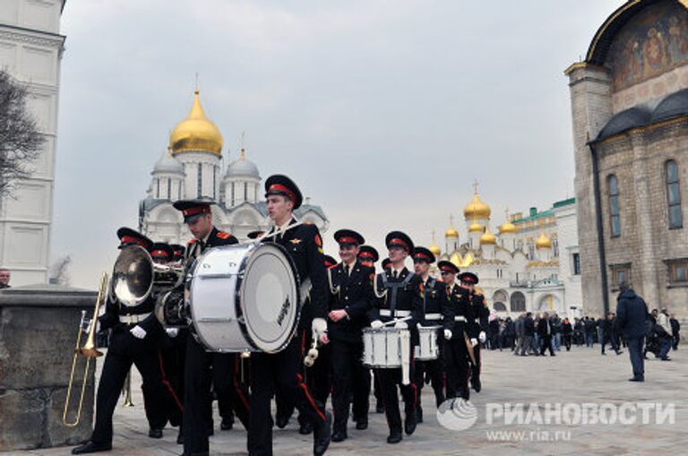 Первая в 2012 г. церемония развода караулов Президентского полка