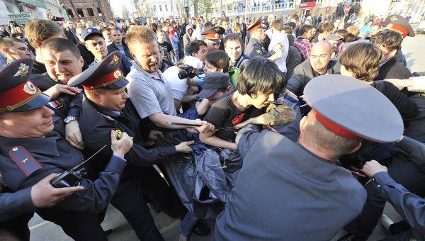 Потасовка на митинге в Астрахани