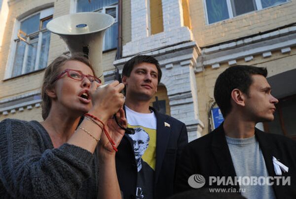 Митинг в поддержку экс-кандидата в мэры Астрахани Олега Шеина Митинг в поддержку экс-кандидата в мэры Астрахани Олега Шеина