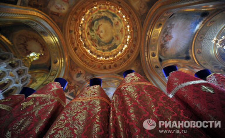 Пасхальное богослужение в храме Христа Спасителя в Москве