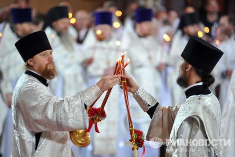 Пасхальное богослужение в храме Христа Спасителя в Москве