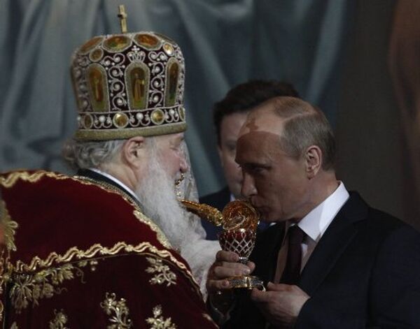 Владимир Путин на праздничном пасхальном богослужении в храме Христа Спасителя