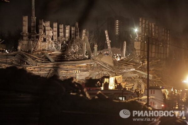 На месте обрушения строящегося здания в Москве