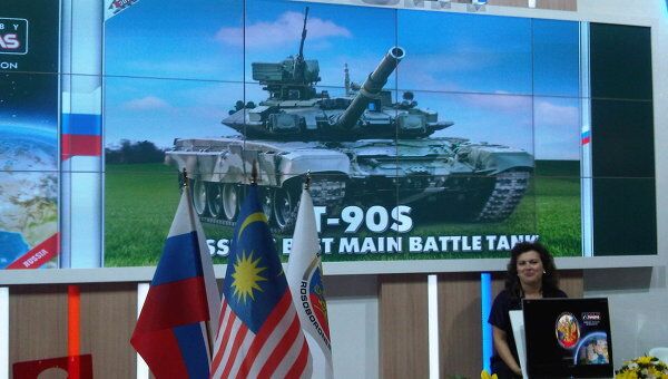 Презентация танка Т-90 на выставке ДСА