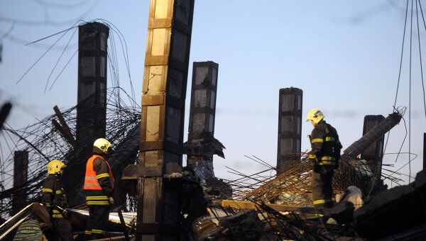 При обрушении здания в Москве погиб один человек, 10 пострадали
