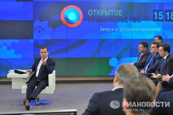 Дмитрий Медведев на встрече в формате Открытого правительства в Международном мультимедийном пресс-центре РИА Новости