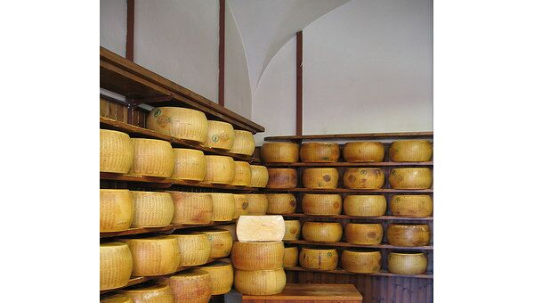 Сыр пармезан. Архивное фото