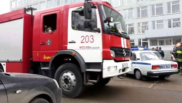 Десять пожарных расчетов тушили пожар в НИИ на юге Москвы