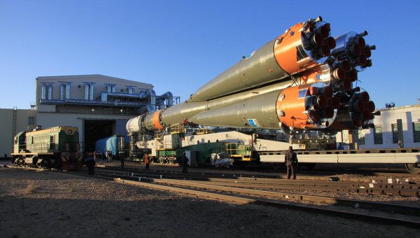 Вывоз ракеты Союз-У с грузовым кораблем на стартовый комплекс