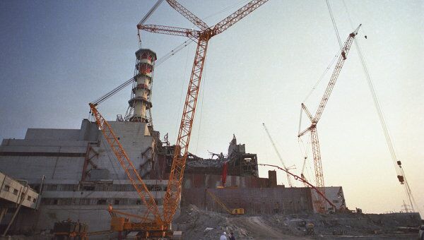Разлом стены четвертого энергоблока Чернобыльской АЭС